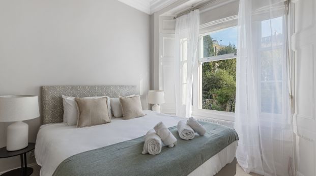 Notting Hill flat bedroom